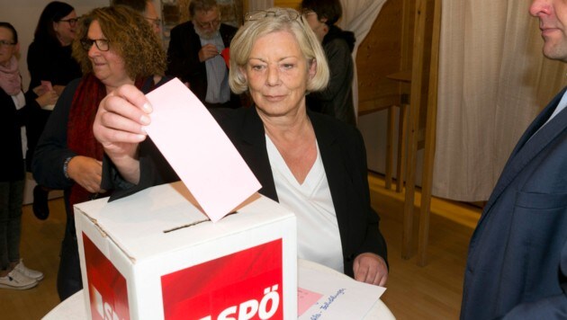 Gabi Sprickler-Falschlunger bei ihrer Stimmabgabe (Bild: Mathis Fotografie)