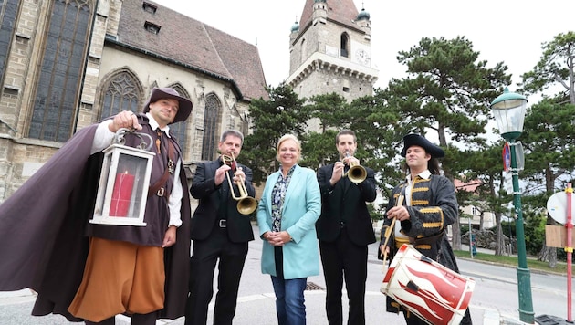 Mit Pauken und Trompeten zelebriert man das 500-Jahre-Jubiläum des Wehrturmes (Bild: Judt Reinhard)