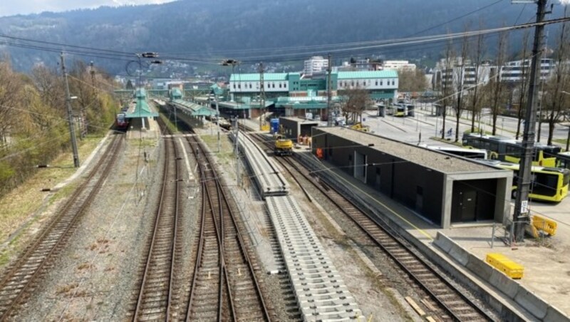 Nichts los am Montag am Bahnhof Bregenz. (Bild: Sonja Schlingensiepen/Kronenzeitung)