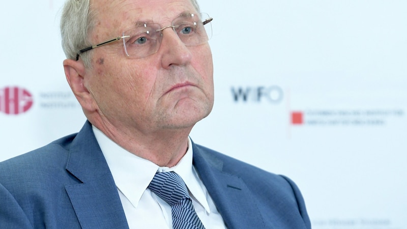 Christoph Badelt glaubt der Regierung keine Zahl. (Bild: APA/ROLAND SCHLAGER)