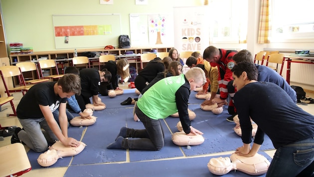 So sieht „Kids Save Lives“ im Klassenzimmer aus. (Bild: Tröster Andreas)