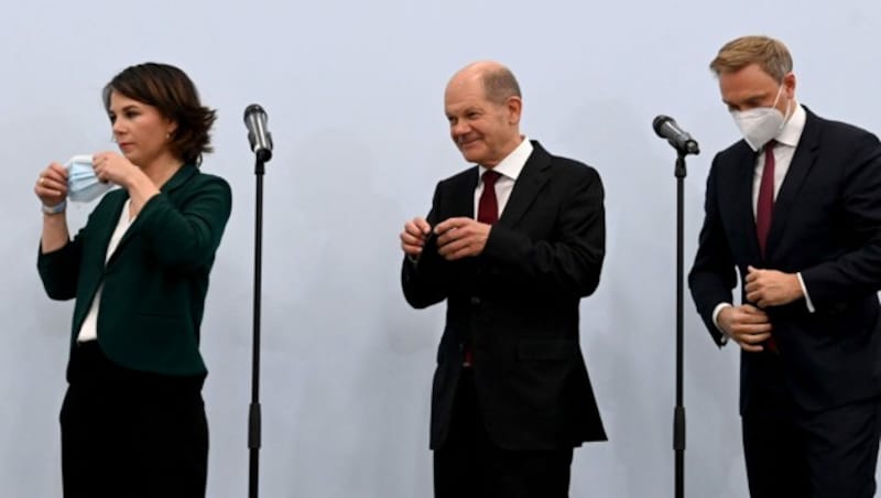 Annalena Baerbock, Olaf Scholz, Christian Lindner (Bild: AFP)