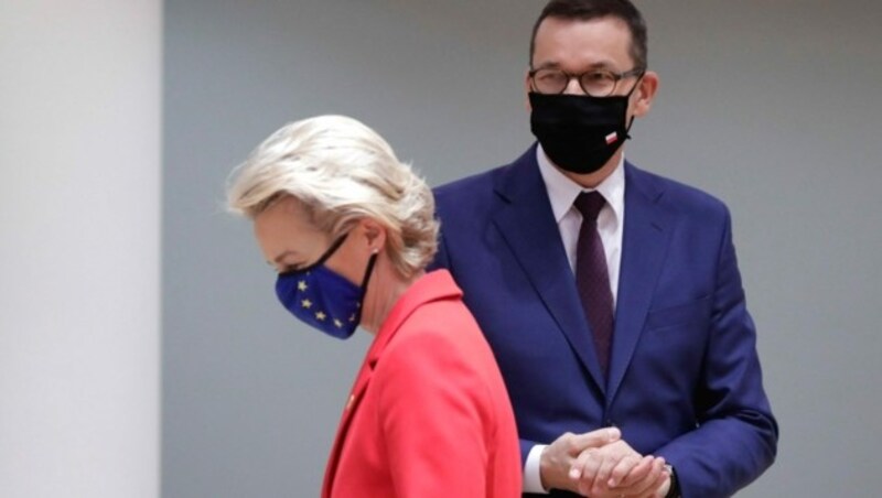 Ursula von der Leyen und Mateusz Morawiecki (Bild: AFP)