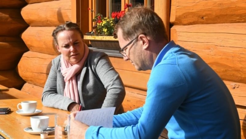 Hönel im Gespräch mit „Krone“-Redakteur Andreas Moser (Bild: ZOOM.TIROL)