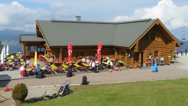 Die Bärenhütte im Sommer, nun braucht es für die Wintersaison ein etwa 16-köpfiges Team. (Bild: ZOOM.TIROL)