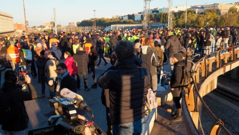 Italiens Staatspräsident übte heftige Kritik an den Corona-Protesten in Triest. Diese würden die wirtschaftliche Erholung des Landes gefährden. (Bild: AP)