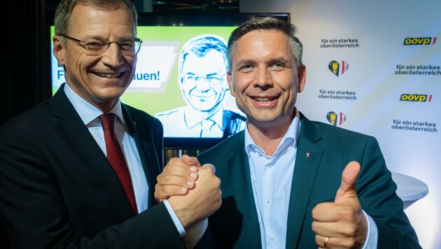 LH Thomas Stelzer und sein Wahlkampfmanager Wolfgang Hattmannsdorfer. Dieser dürfte nun in die Landesregierung aufrücken und dort den fünften Sitz der ÖVP bekommen (Bild: Kerschbaummayr Werner)