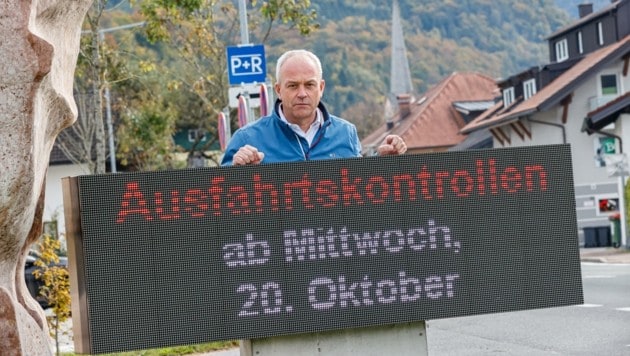 Adnets Bürgermeister Wolfgang Auer hat Verständnis für die strengen Ausfahrtskontrollen (Bild: Tschepp Markus)