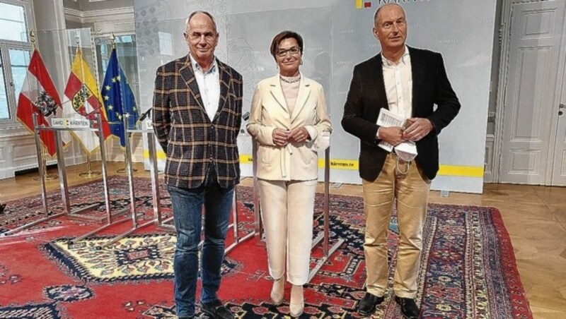 Die Primarii Rudolf Likar und Jörg Weber mit LHstv. Prettner (Bild: Kimeswenger Fritz)