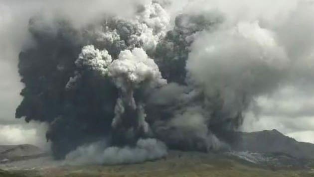 Der Ausbruch des Mount Aso am Mittwoch (Bild: AFP/JIJI PRESS/Japan Meteorological)