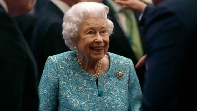 Queen Elizabeth am 19. Oktober bei einem Politiker-Empfang auf Windsor Castle aus Anlass des Global Investment Summits (Bild: APA/AP Photo/Alastair Grant)