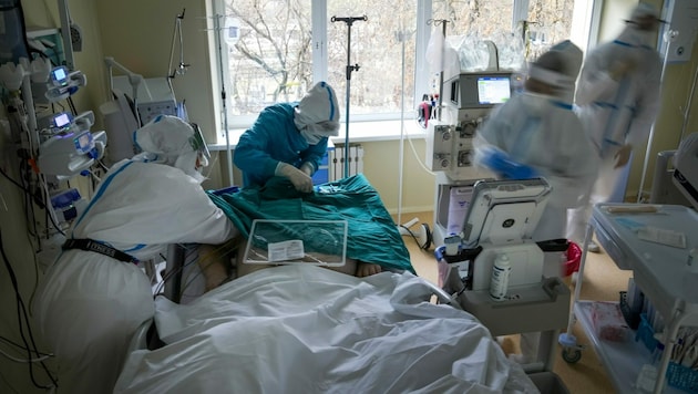 Intensivstation in einem Moskauer Spital (Bild: The Associated Press)