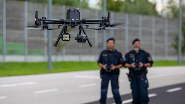 Die Polizisten setzten für die Jagd auf den Strafgefangenen auch eine Drohne ein. (Bild: Michael Dietrich)