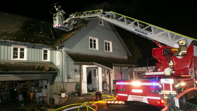 In der Herrenried-Siedlung kam es in diesem Einfamilienhaus zu einem Dachstuhlbrand. (Bild: mathis.studio)
