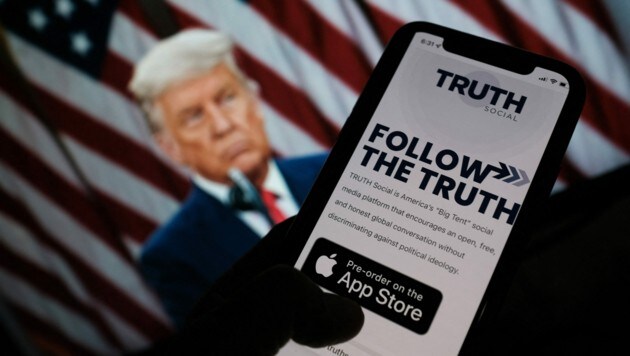 „Truth Social“ heißt die Plattform, mit der Trump „der Tyrannei“ der großen Tech-Konzerne die Stirn bieten will. (Bild: Chris DELMAS / AFP)