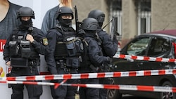Anti-Terror-Einsatz in Deutschland: SEK-Polizisten haben am Dienstag einen Terrorverdächtigen in der Duisburger Innenstadt festgenommen. (Symbolbild) (Bild: APA/dpa-Zentralbild/Jan Woitas)