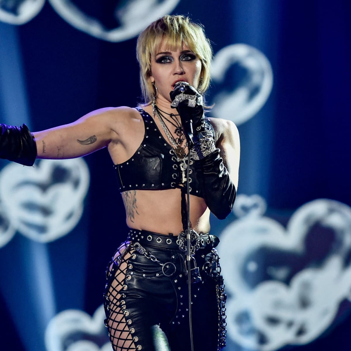 Miley cyrus nackt auf der bühne