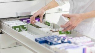 Die Anwendung „ApoScout“ soll Konsumenten wie Apotheken lästiges Telefonieren ersparen.