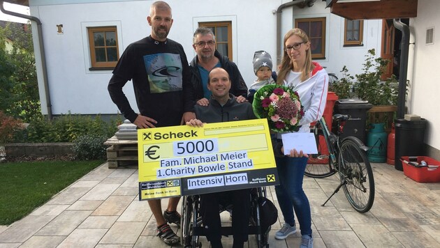 5000 Euro wurden an Familie Meier übergeben. (Bild: Landesklinikum Horn)
