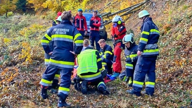 Am Freitag wurden die Feuerwehren Kirchbach und Reisach zu einem Forstunfall in eine Waldparzelle Richtung Mitterling alarmiert. (Bild: zVg/FF Kirchbach)