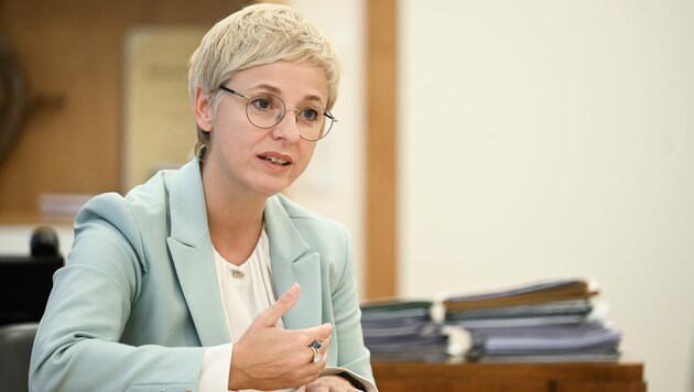 "Die Politik muss jetzt handeln!", sagt Doris Hummer, Präsidentin der Wirtschaftskammer Oberösterreich. (Bild: Alexander Schwarzl)