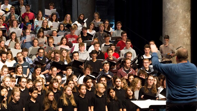 Morgen findet das Finale mit den 480 Sängern sowie dem Jugendchor Österreich im Eisenstädter Kulturzentrum statt. (Bild: Moritz Schlosser)
