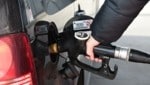 Egal, ob Diesel oder Benziner – vor allem Pendler leiden unter hohen Spritpreisen. (Bild: Scharinger Daniel)