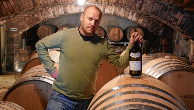 Michi Lorenz aus Kitzeck im Sausal wagt im Weinkeller gerne Neues - oder belebt Altes neu. (Bild: Sepp Pail)