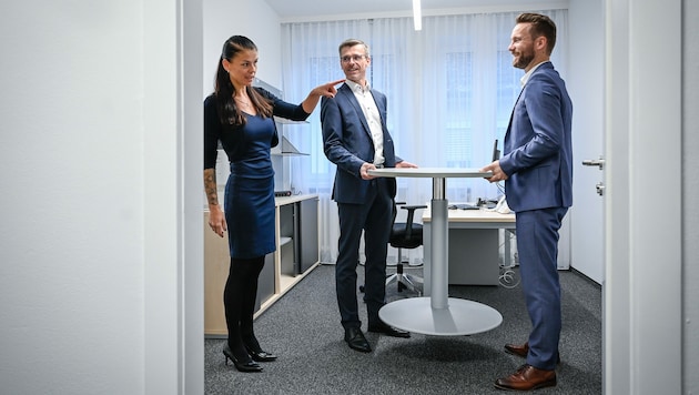 Dagmar Häusler, Joachim Aigner und Manuel Krautgartner (v. l.) in den MFG-Klubräumlichkeiten im Landhaus (Bild: Alexander Schwarzl)