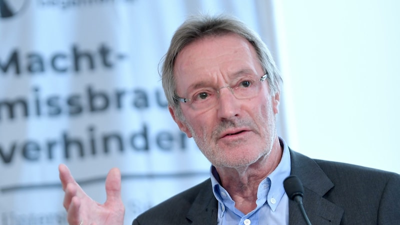 Verfassungsjurist Heinz Mayer (Bild: APA/ROLAND SCHLAGER)