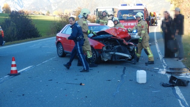 Eine 32-jährige Autofahrerin aus Deutschland war ungebremst in den vor ihr fahrenden Pkw einer 33-Jährigen geprallt (Bild: Freiwillige Feuerwehr Saalfelden)