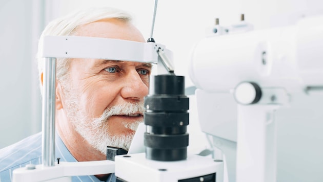 Regelmäßig zum Augenarzt gehen, um Veränderungen früh zu erkennen! (Bild: Peakstock/stock.adobe.com)