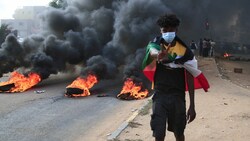In der sudanesischen Hauptstadt Khartum protestieren Menschen gegen den Militärputsch. (Bild: APA/AFP)