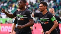 Breel Embolo (li.) und Lars Stindl (Bild: APA/AFP/Tobias Schwarz)