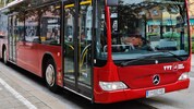 Im Bus kam der Fahrgast zu Sturz und verletzte sich.