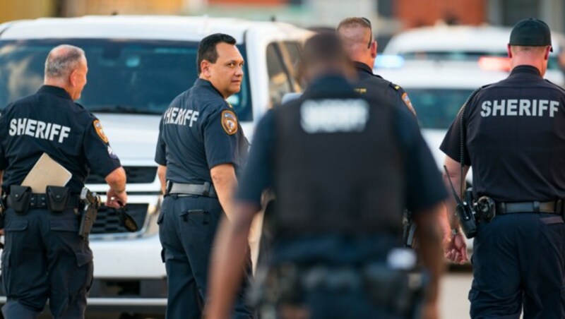 Polizisten in den USA (Bild: ASSOCIATED PRESS)