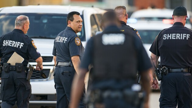 Polizisten in den USA (Bild: ASSOCIATED PRESS)