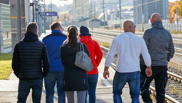 Speziell im Bereich des Bahnhofs in Seekirchen ist die Jugendbande unterwegs.Dort marschiert auch die „Bürgerwehr“ mit ihren knapp 25 Mitgliedern verstärkt auf. (Bild: Tschepp Markus)