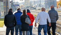 Speziell im Bereich des Bahnhofs in Seekirchen ist die Jugendbande unterwegs.Dort marschiert auch die „Bürgerwehr“ mit ihren knapp 25 Mitgliedern verstärkt auf. (Bild: Tschepp Markus)
