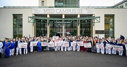 Das Krankenhauspersonal in Oberösterreich bei der Demonstration (Bild: Alexander Schwarzl)