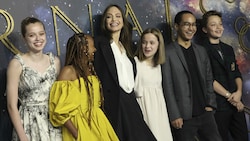 Shiloh, Zahara, Vivienne, Maddox und Knox mit Mama Angelina Jolie am roten Teppich in London (Bild: Invision)