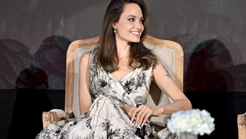 Angelina Jolie trug bei einer Pressekonferenz im Jahr 2019 ein Dior-Kleid, das Tochter Shiloh nun neu interpretierte. (Bild: 2019 Getty Images)