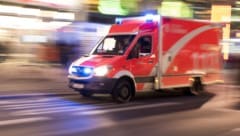 Die Berliner Feuerwehr entdeckte einen erheblich verletzten Mann in der Brandwohnung.  