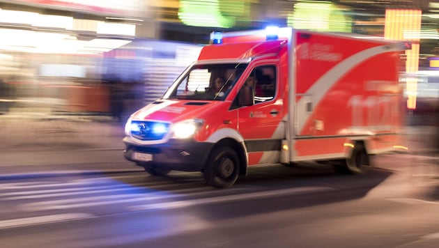 Die Berliner Feuerwehr entdeckte einen erheblich verletzten Mann in der Brandwohnung.