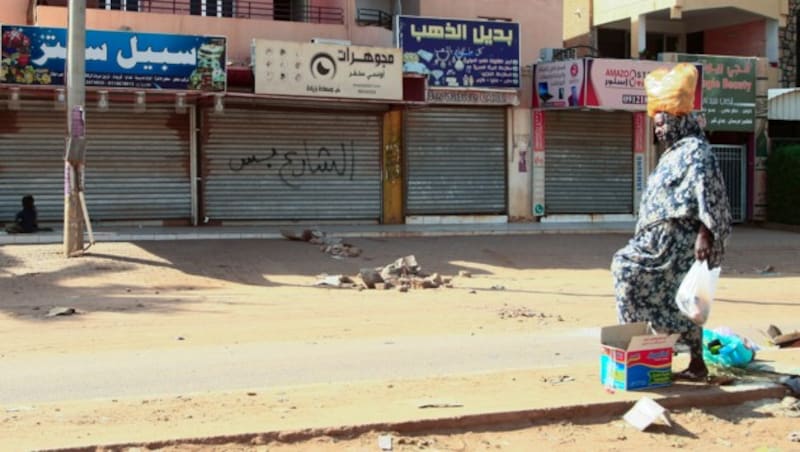 Viele Geschäfte sind aufgrund der anhaltenden Unruhen geschlossen. (Bild: AFP)