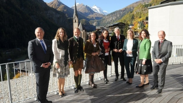 Die 26. Sitzung des höchsten Entscheidungsgremiums des Nationalparks Hohe Tauern fand mit Umweltministerin Leonore Gewessler (3. v. re.) im Kärntner Heiligenblut statt. (Bild: SCHOBER-PETER)