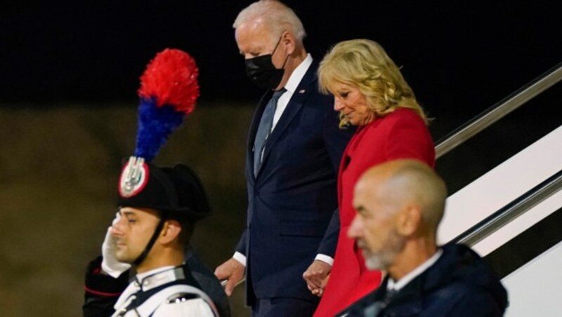 Joe und Jill Biden in Rom (Bild: AP Photo/Evan Vucci)