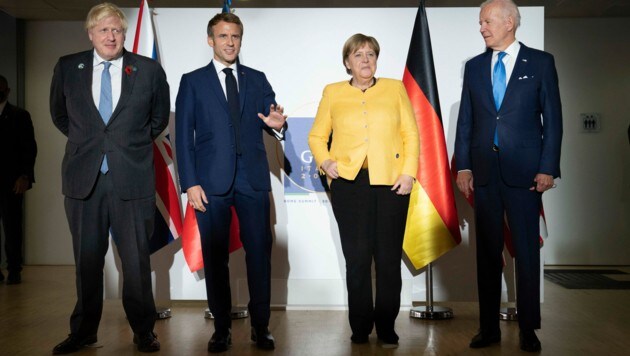 Der britische Premier Boris Johnson, Frankreichs Präsident Emmanuel Macron, die deutsche Kanzlerin Angela Merkel und US-Präsident Joe Biden beim G20-Gipfel in Rom (Bild: AP)