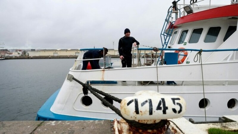 Der von den französischen Behörden im Hafen von Le Havre festgesetzte britische Kutter Cornelis-Gert Jan (Bild: APA/AFP/Sameer Al-DOUMY)