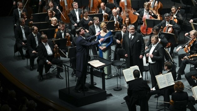 Die Künstler und „Maestro“ Thielemann sorgten für einen brillanten Abend. (Bild: OFS/Matthias Creutziger)